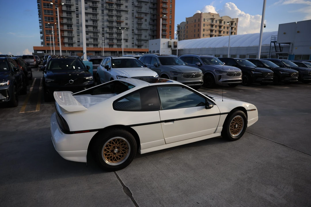 1988 Pontiac Fiero GT - Image 19 of 31