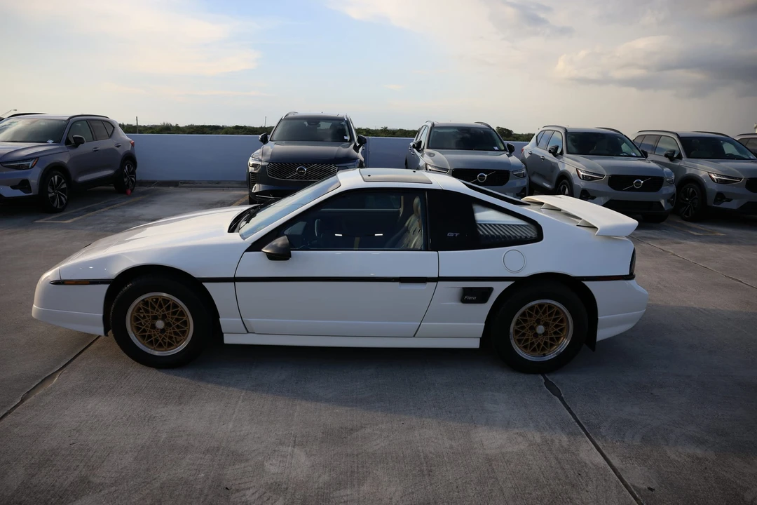 1988 Pontiac Fiero GT - Image 28 of 31