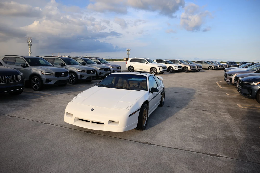 1988 Pontiac Fiero GT - Image 6 of 31