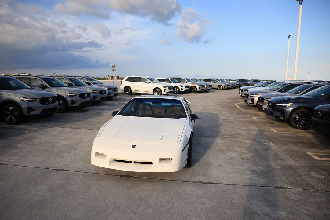 1988 Pontiac Fiero GT - Image 7 of 31