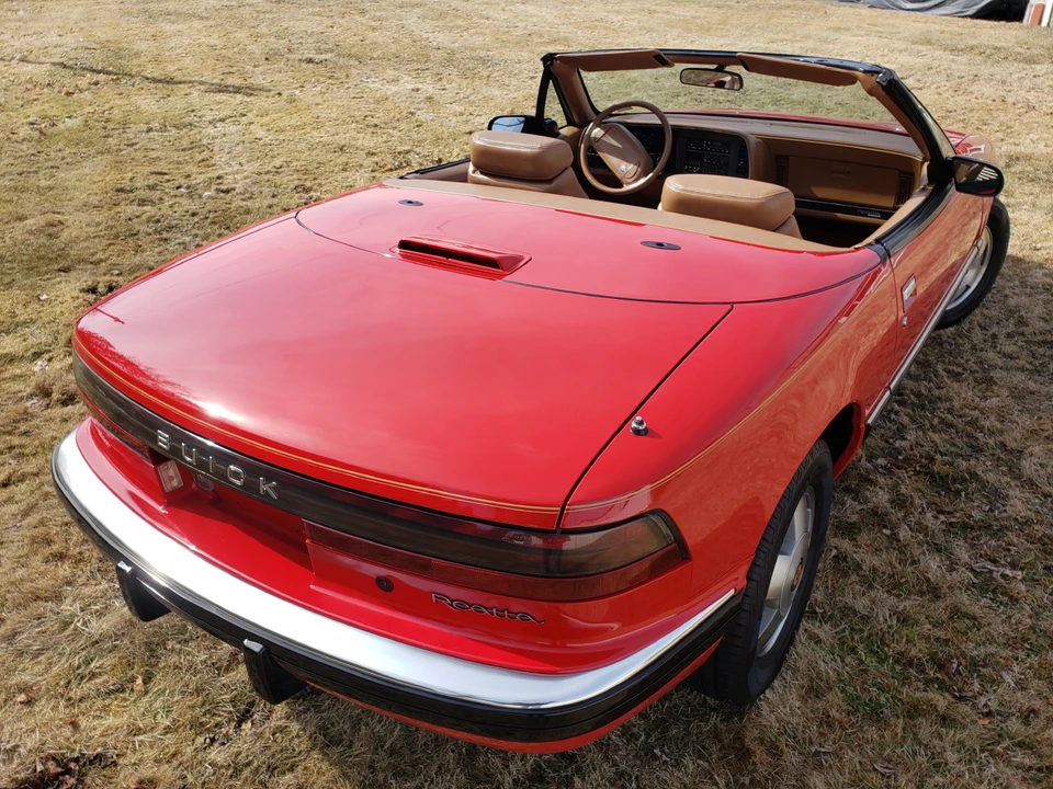 1990 Buick Reatta - Image 8 of 31