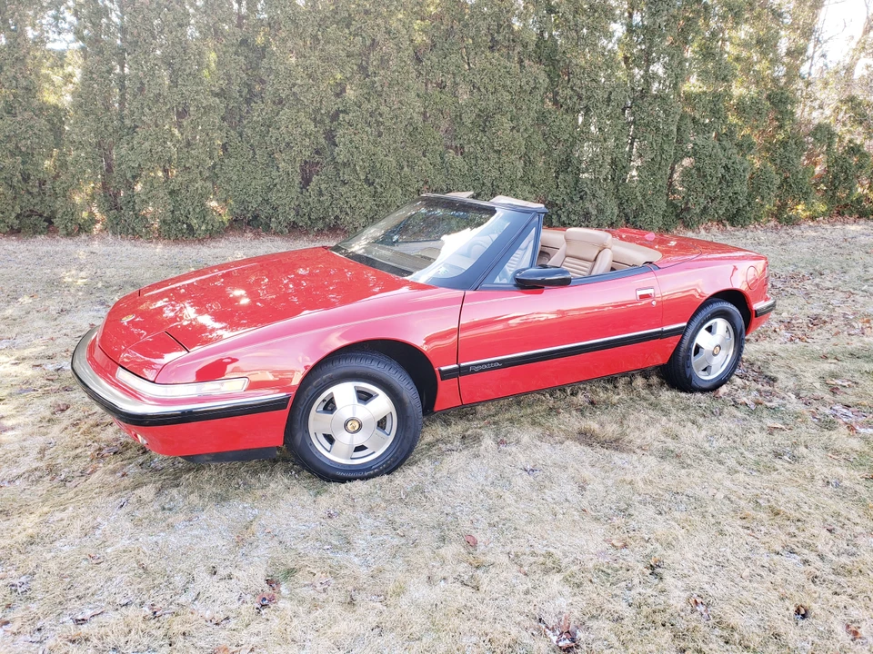 1990 Buick Reatta - Image 17 of 31