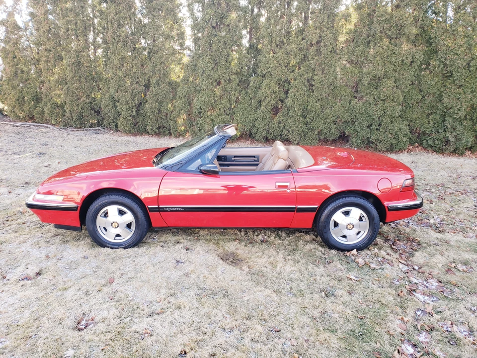 1990 Buick Reatta - Image 19 of 31