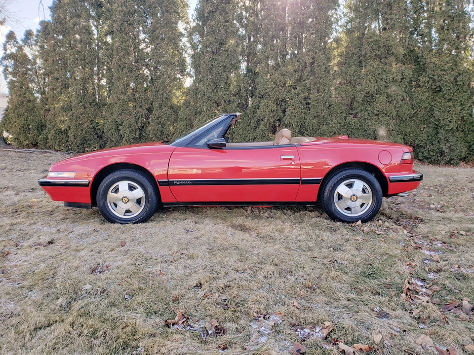 1990 Buick Reatta - Image 21 of 31