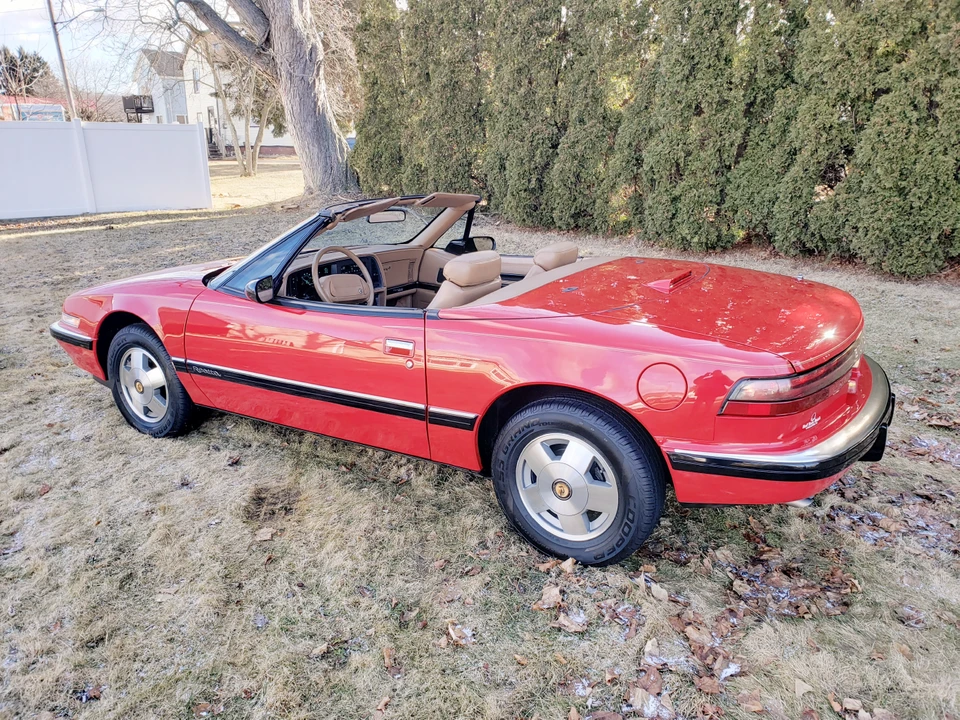 1990 Buick Reatta - Image 24 of 31