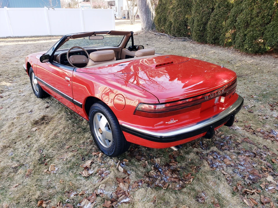 1990 Buick Reatta - Image 25 of 31