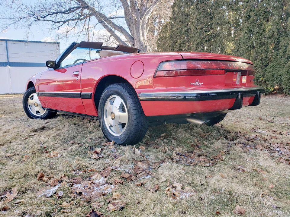 1990 Buick Reatta - Image 29 of 31