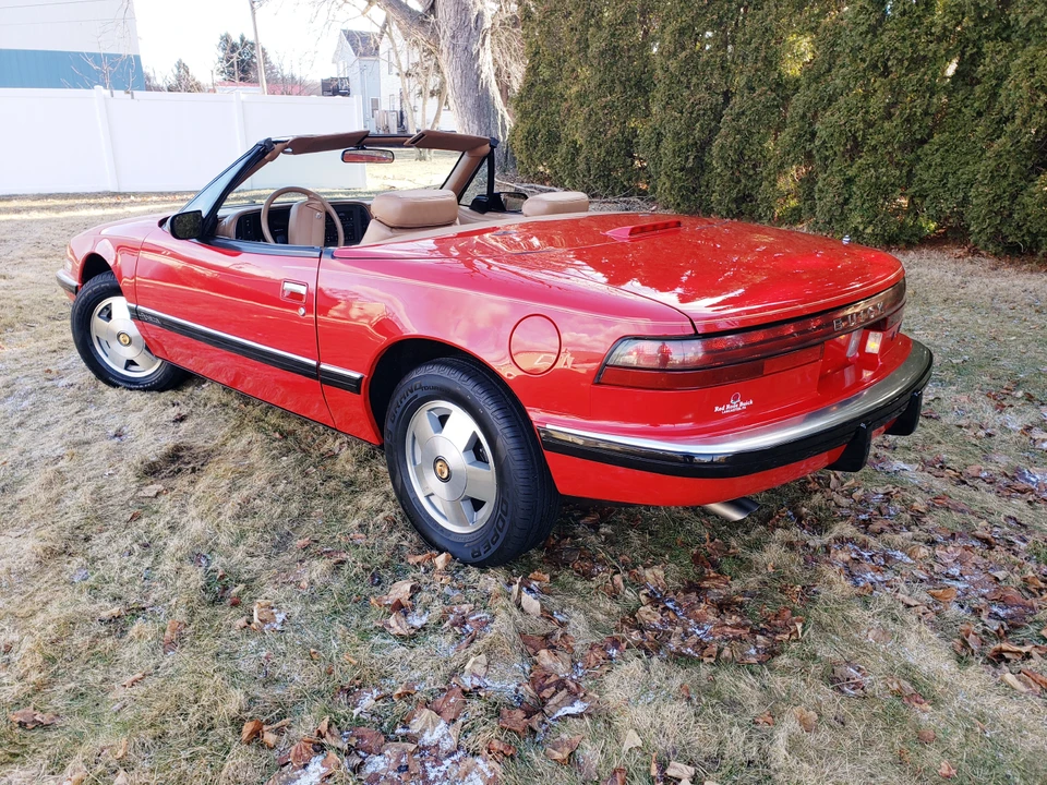 1990 Buick Reatta - Image 26 of 31