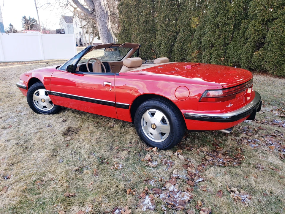 1990 Buick Reatta - Image 22 of 31