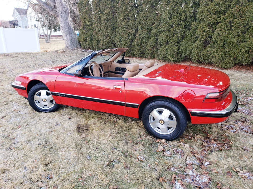 1990 Buick Reatta - Image 23 of 31