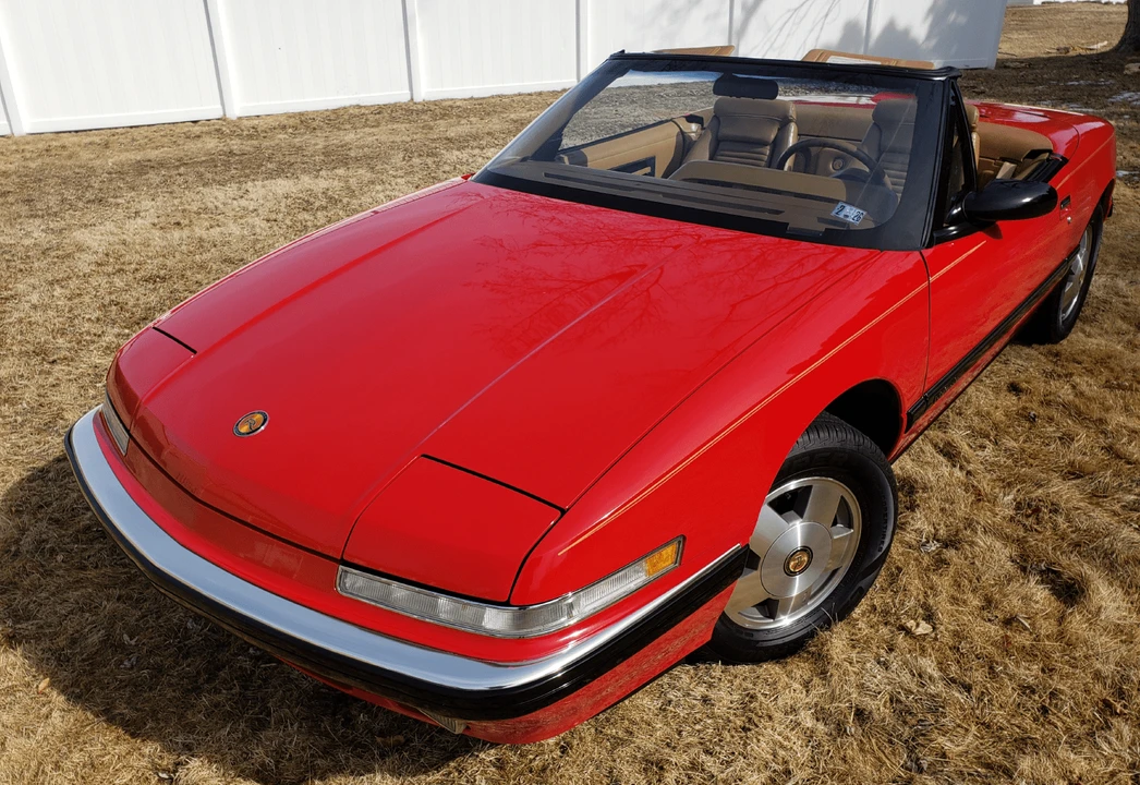 1990 Buick Reatta - Image 2 of 31