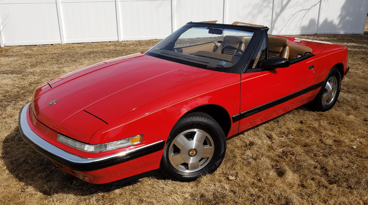 1990 Buick Reatta - Image 4 of 31