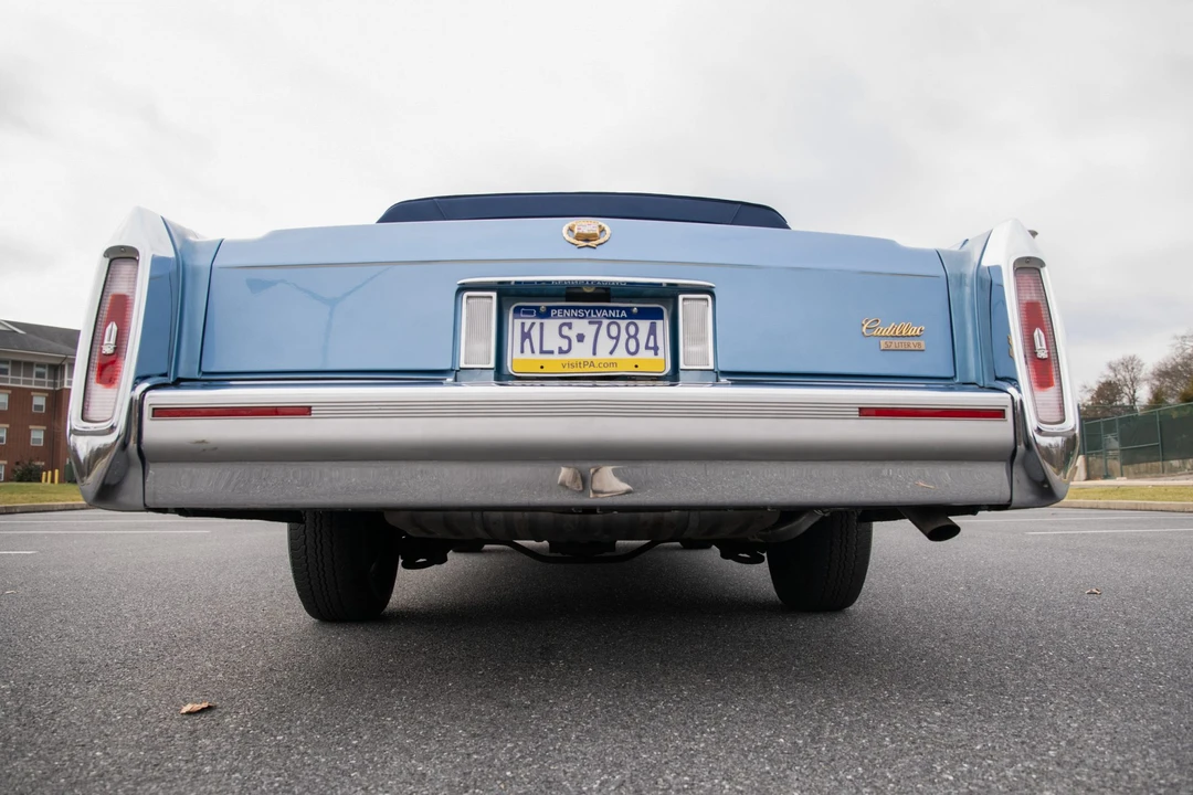 1990 Cadillac Brougham - Image 12 of 31