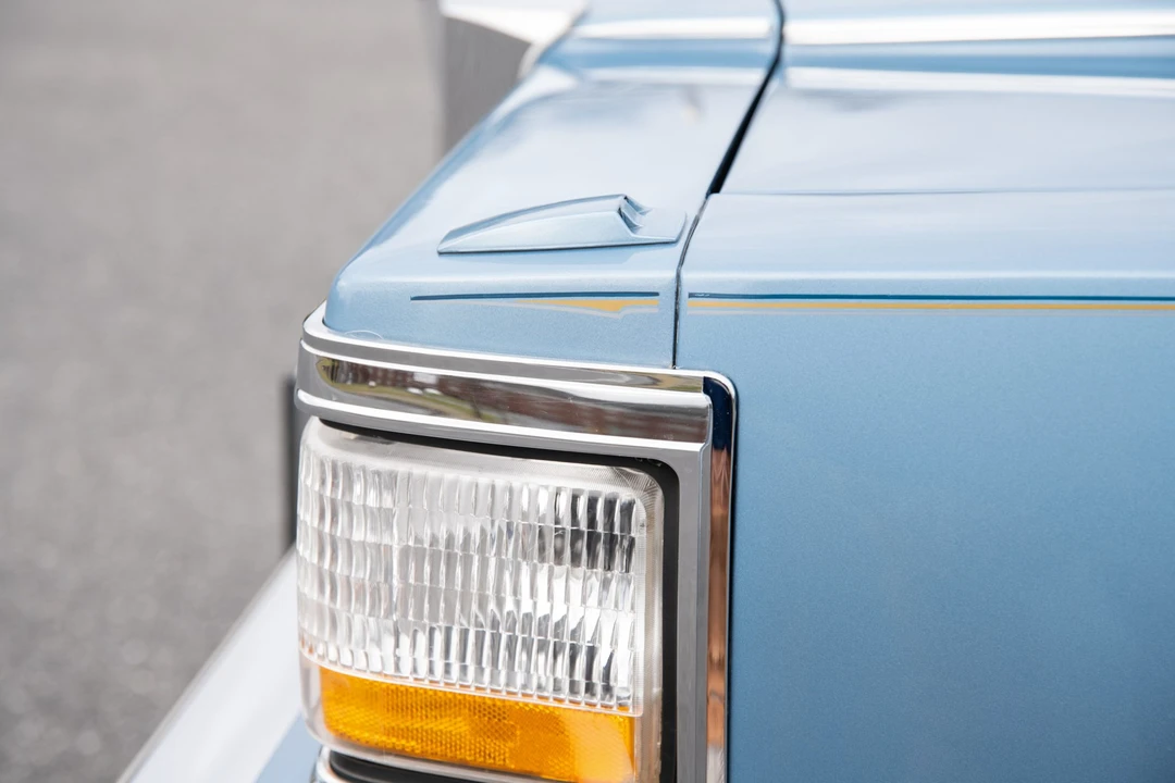 1990 Cadillac Brougham - Image 21 of 31