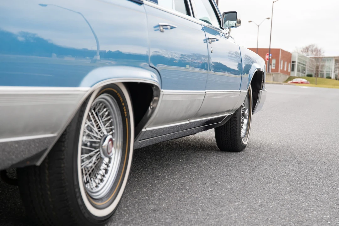 1990 Cadillac Brougham - Image 14 of 31