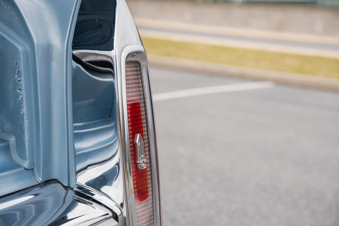 1990 Cadillac Brougham - Image 27 of 31