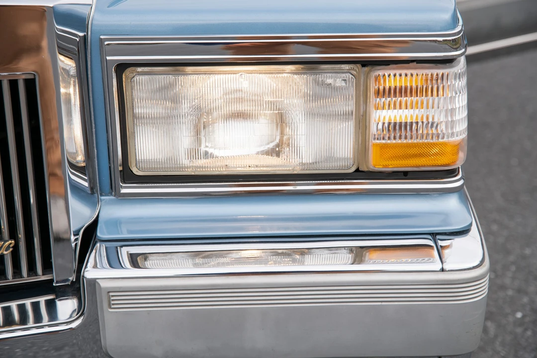1990 Cadillac Brougham - Image 20 of 31