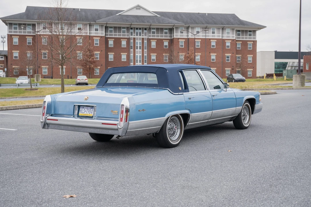 1990 Cadillac Brougham - Image 6 of 31