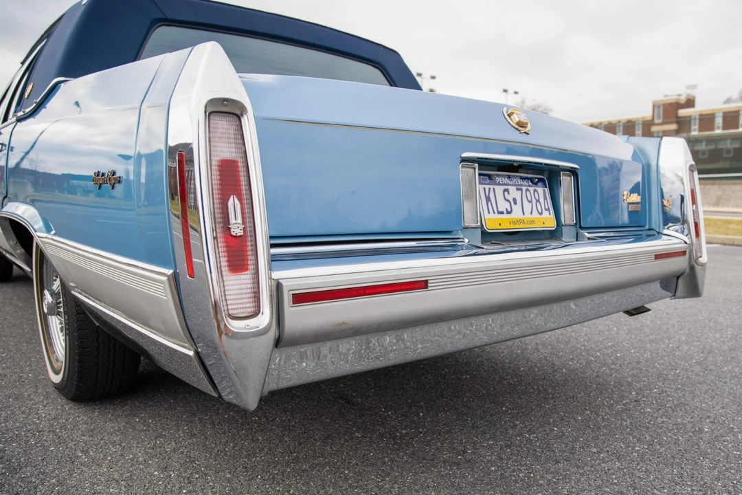 1990 Cadillac Brougham - Image 11 of 31