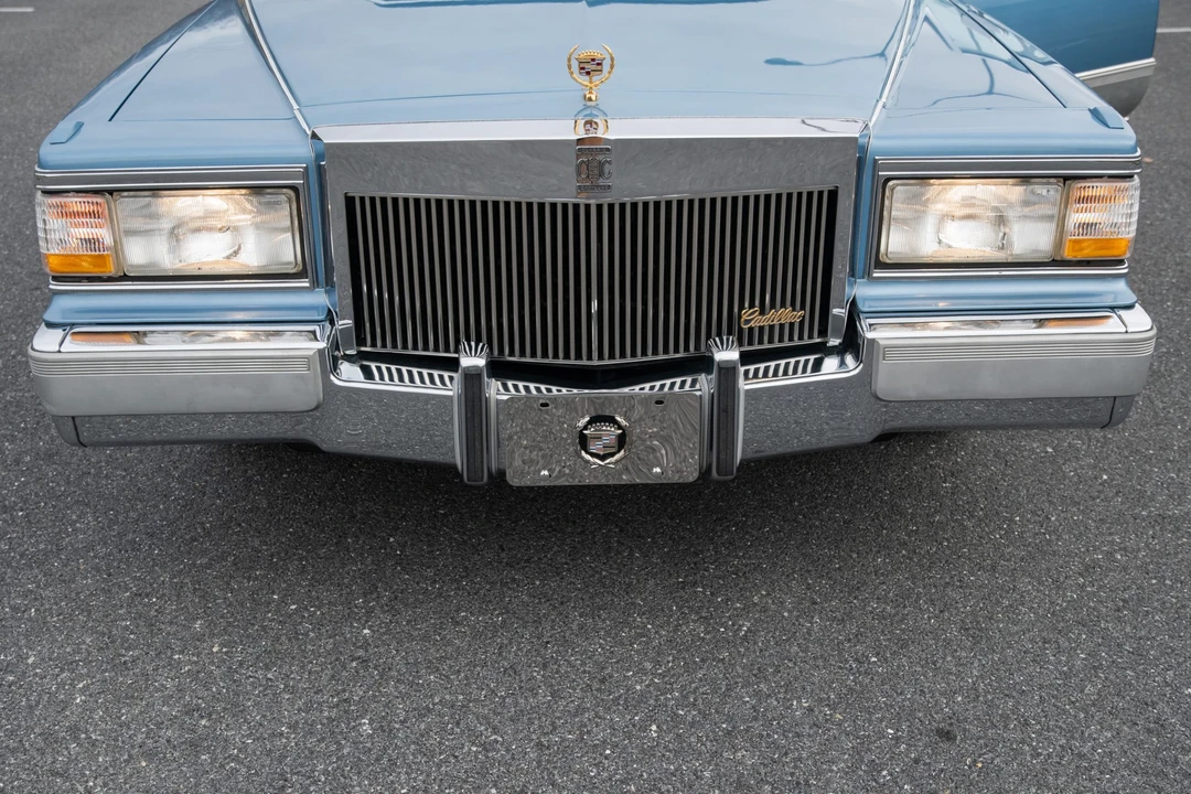 1990 Cadillac Brougham - Image 18 of 31