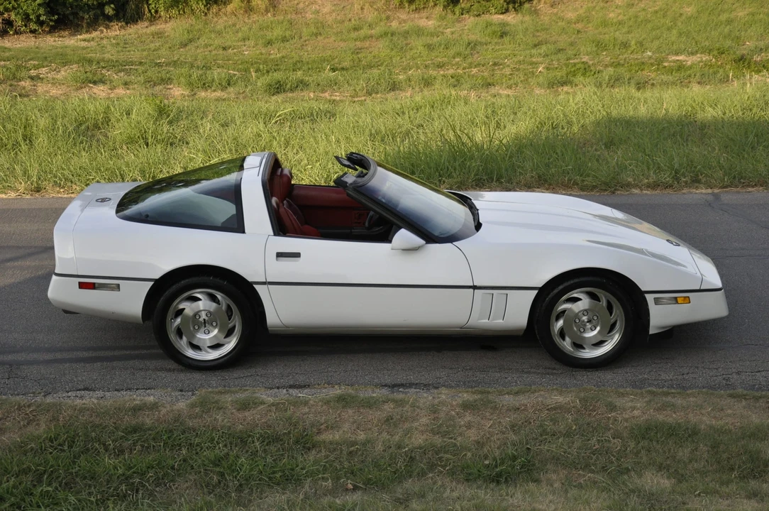 1990 Chevrolet Corvette C4 - Image 16 of 31