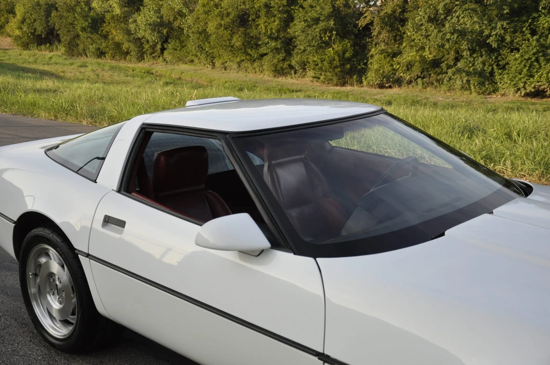 1990 Chevrolet Corvette C4 - Image 24 of 31