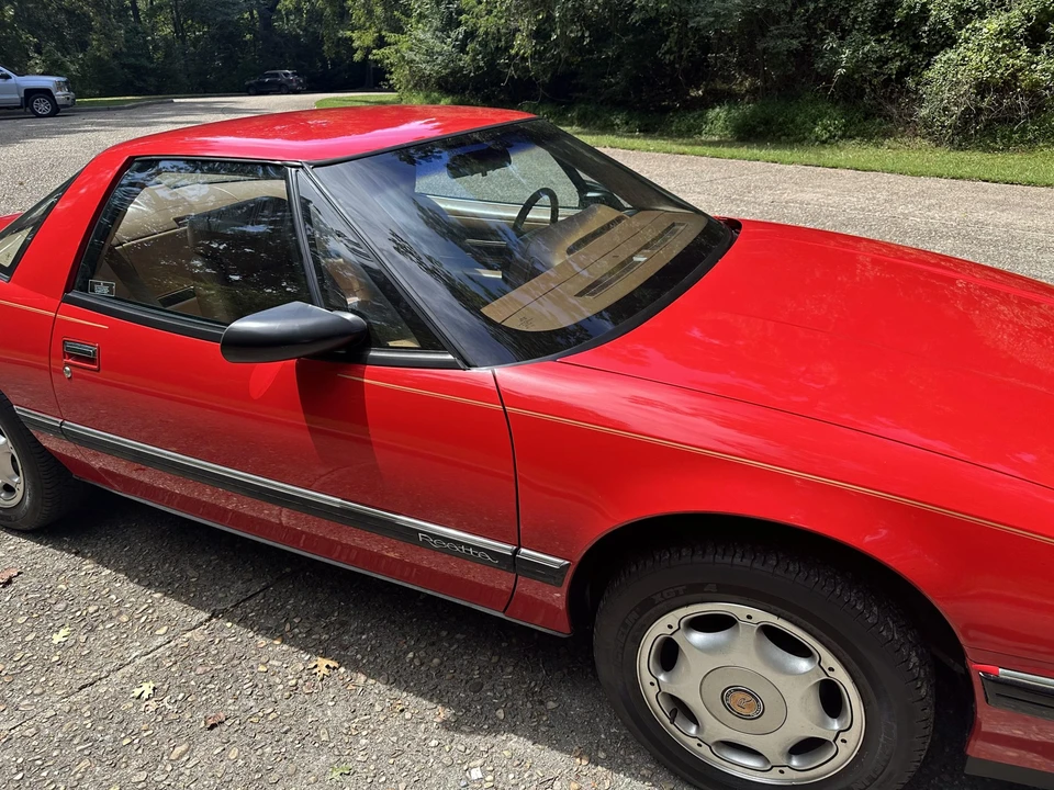 1991 Buick Reatta - Image 28 of 31