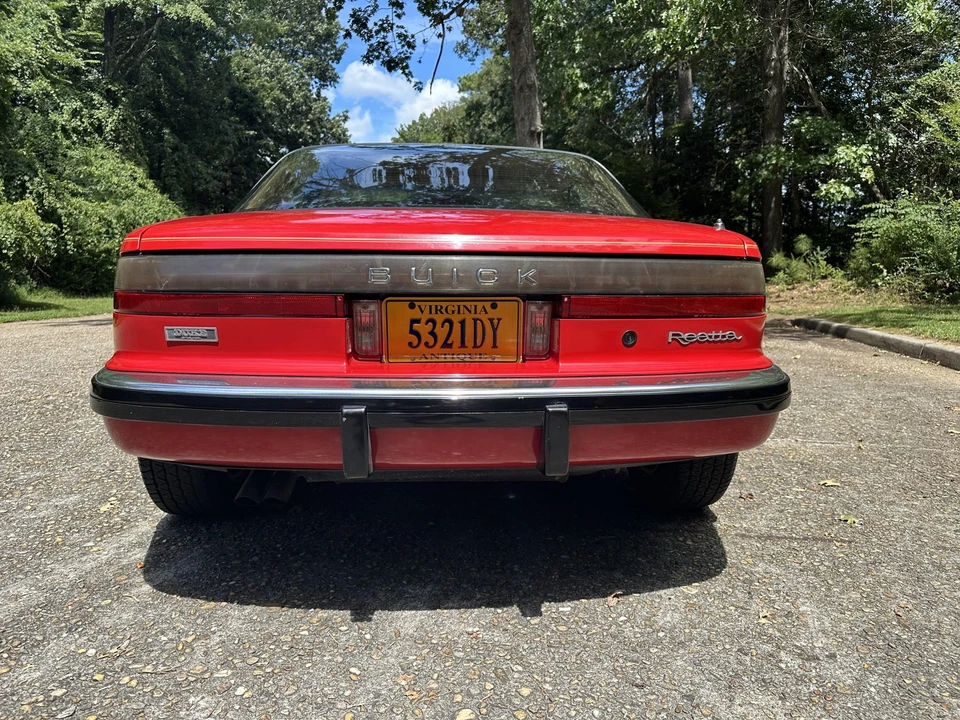 1991 Buick Reatta - Image 17 of 31