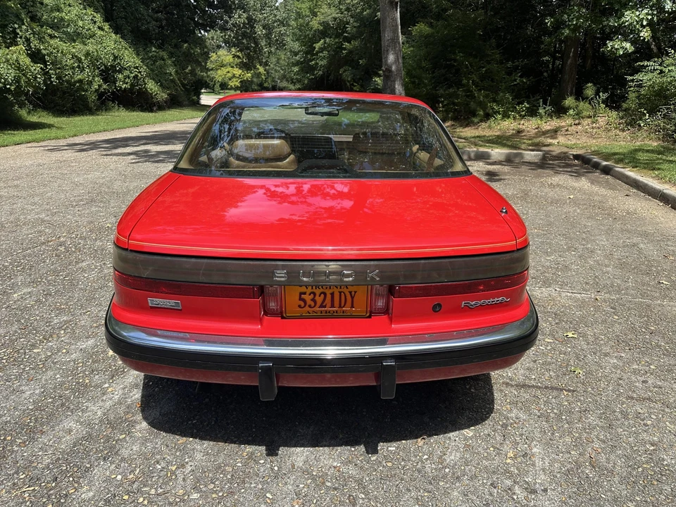 1991 Buick Reatta - Image 16 of 31
