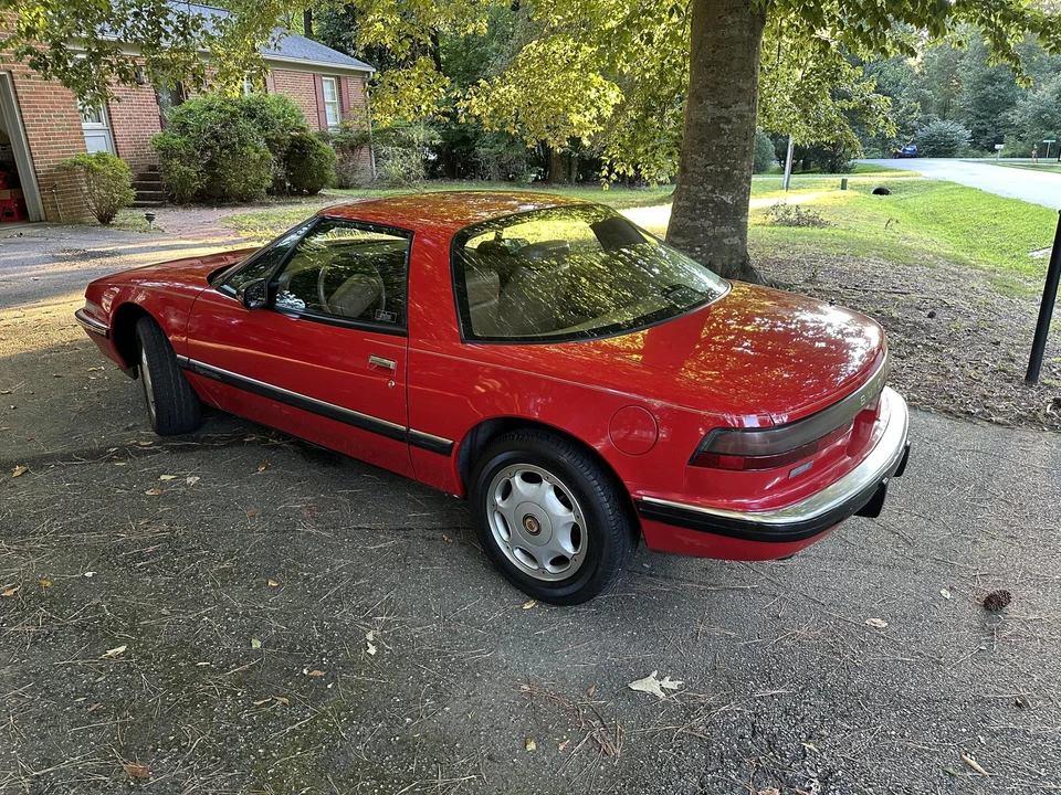 1991 Buick Reatta - Image 9 of 31