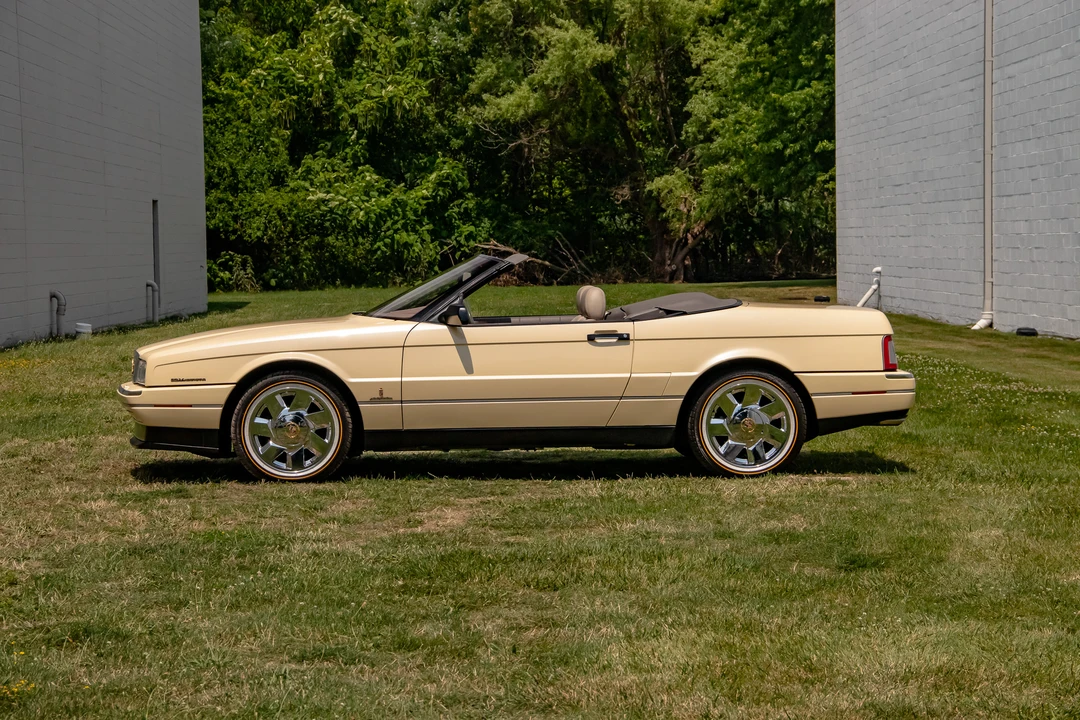 1993 Cadillac Allante - Image 10 of 31