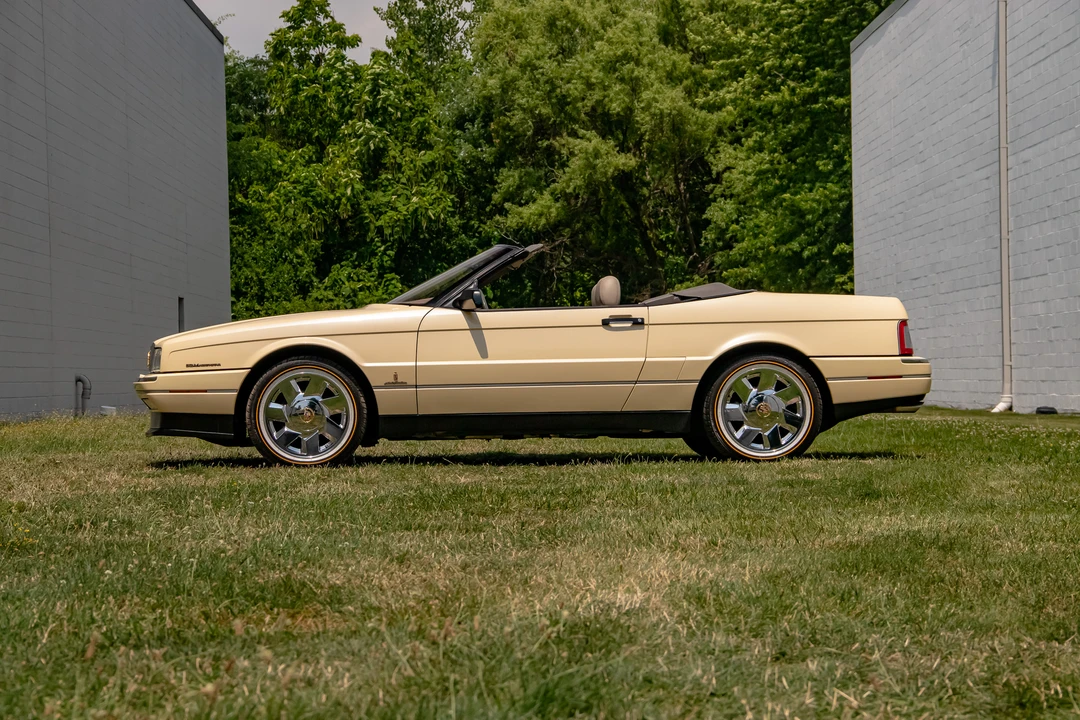 1993 Cadillac Allante - Image 9 of 31
