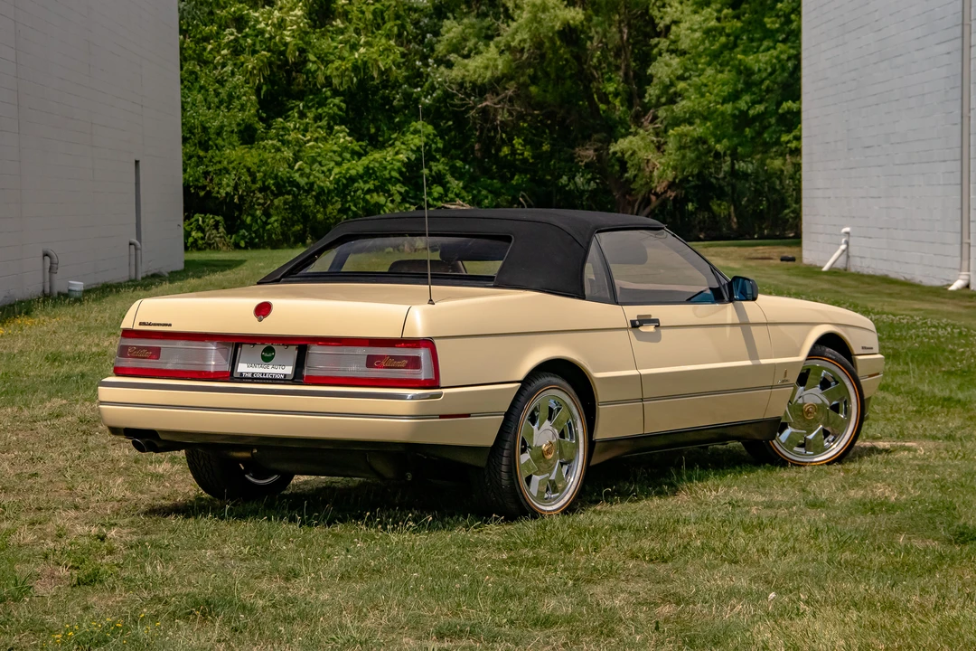 1993 Cadillac Allante - Image 18 of 31