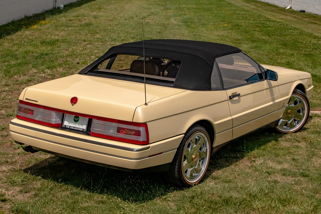 1993 Cadillac Allante - Image 17 of 31