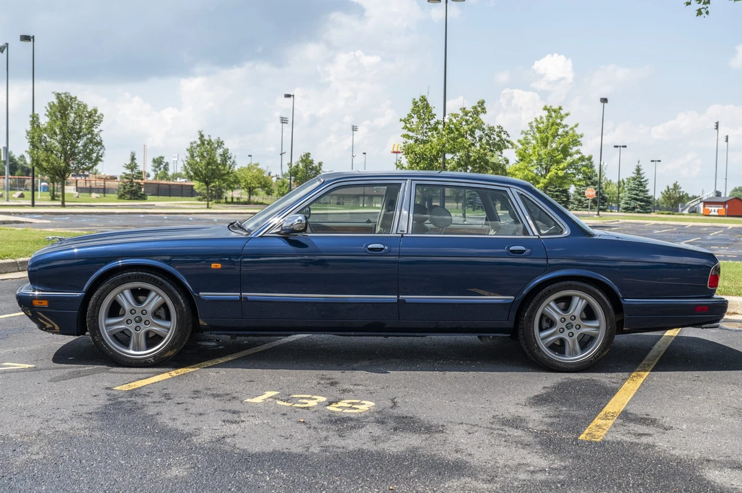 1995 Jaguar X300 XJ - Image 2 of 31