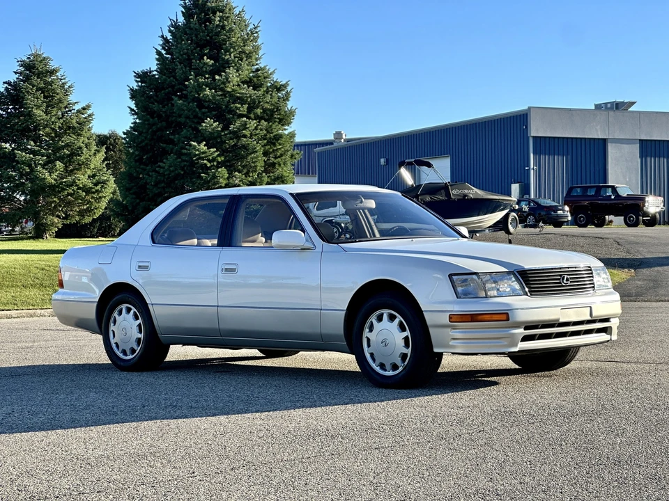 1995 Lexus LS 2nd Gen - Image 13 of 31