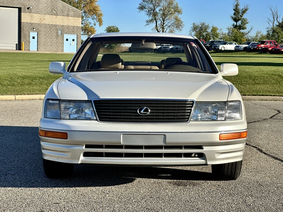 1995 Lexus LS 2nd Gen - Image 14 of 31