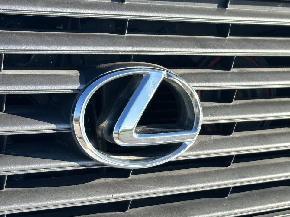 1995 Lexus LS 2nd Gen - Image 16 of 31