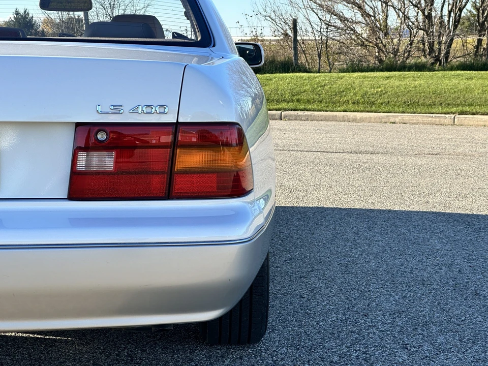 1995 Lexus LS 2nd Gen - Image 22 of 31