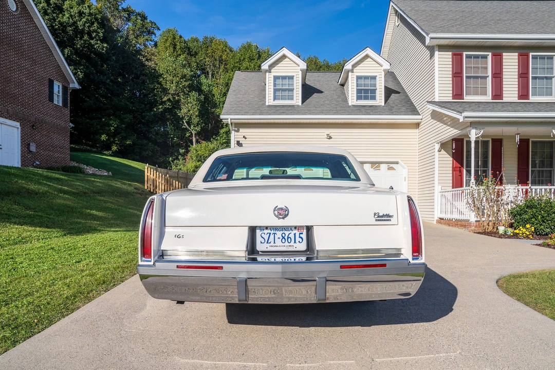 1996 Cadillac Fleetwood - Image 8 of 31