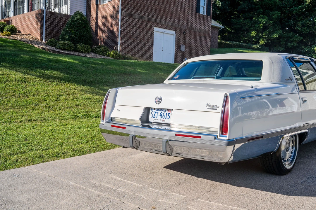1996 Cadillac Fleetwood - Image 18 of 31