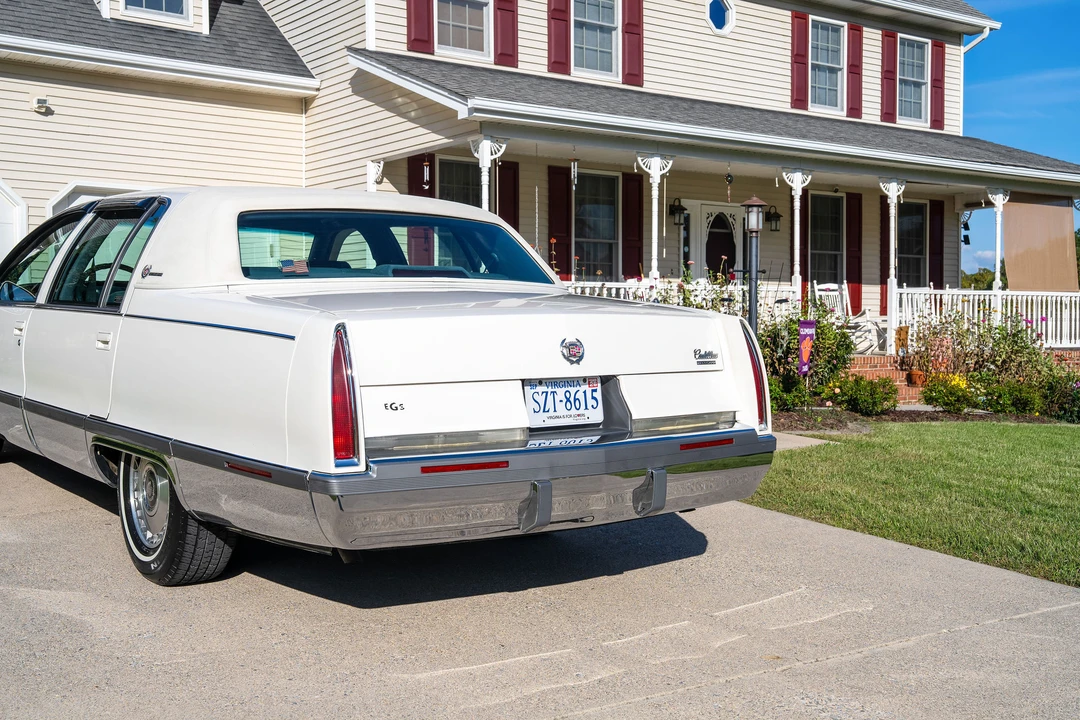 1996 Cadillac Fleetwood - Image 22 of 31