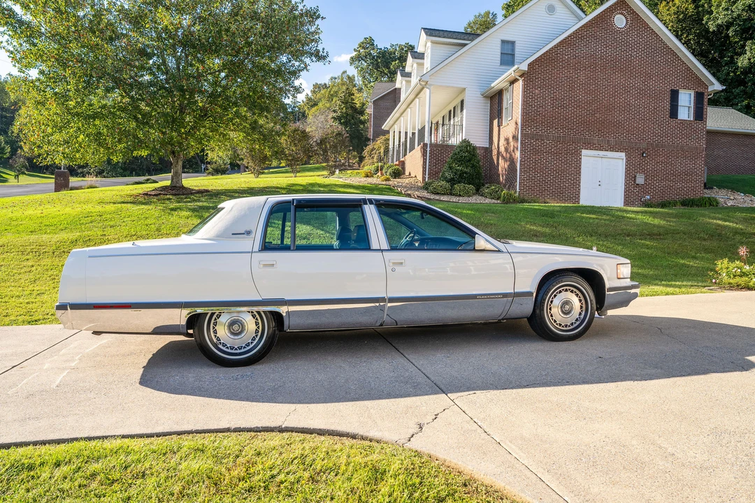 1996 Cadillac Fleetwood - Image 7 of 31