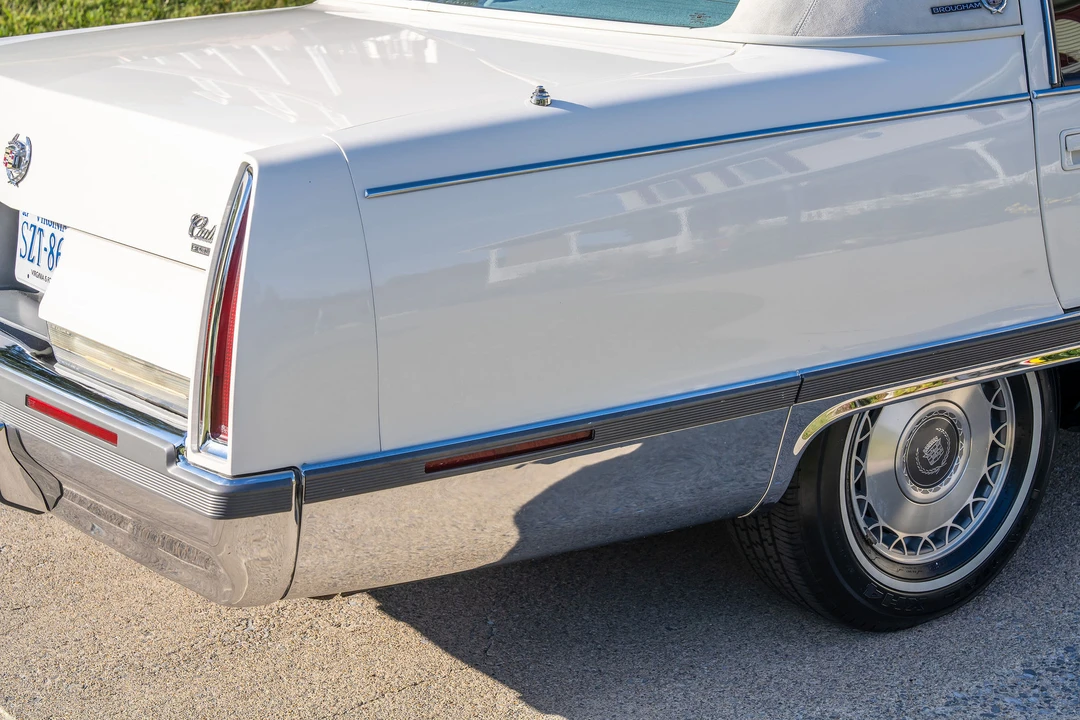1996 Cadillac Fleetwood - Image 17 of 31