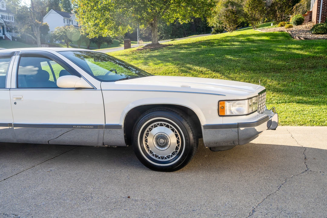 1996 Cadillac Fleetwood - Image 14 of 31