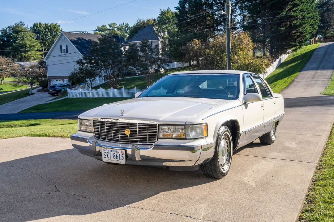 1996 Cadillac Fleetwood - Image 2 of 31