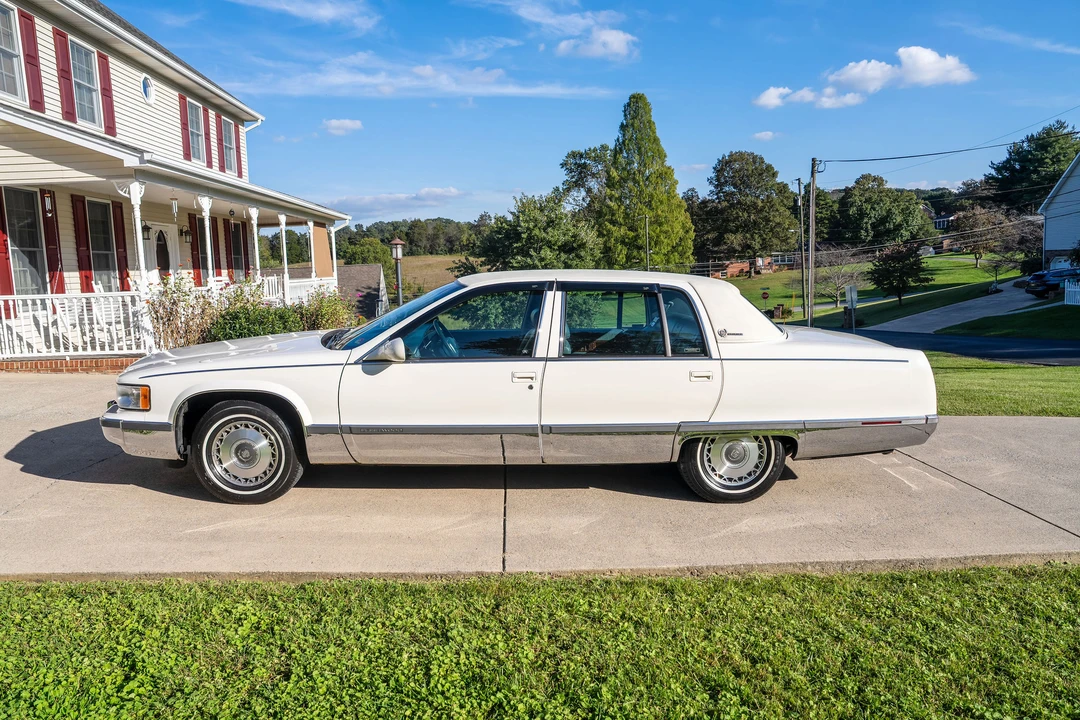 1996 Cadillac Fleetwood - Image 10 of 31