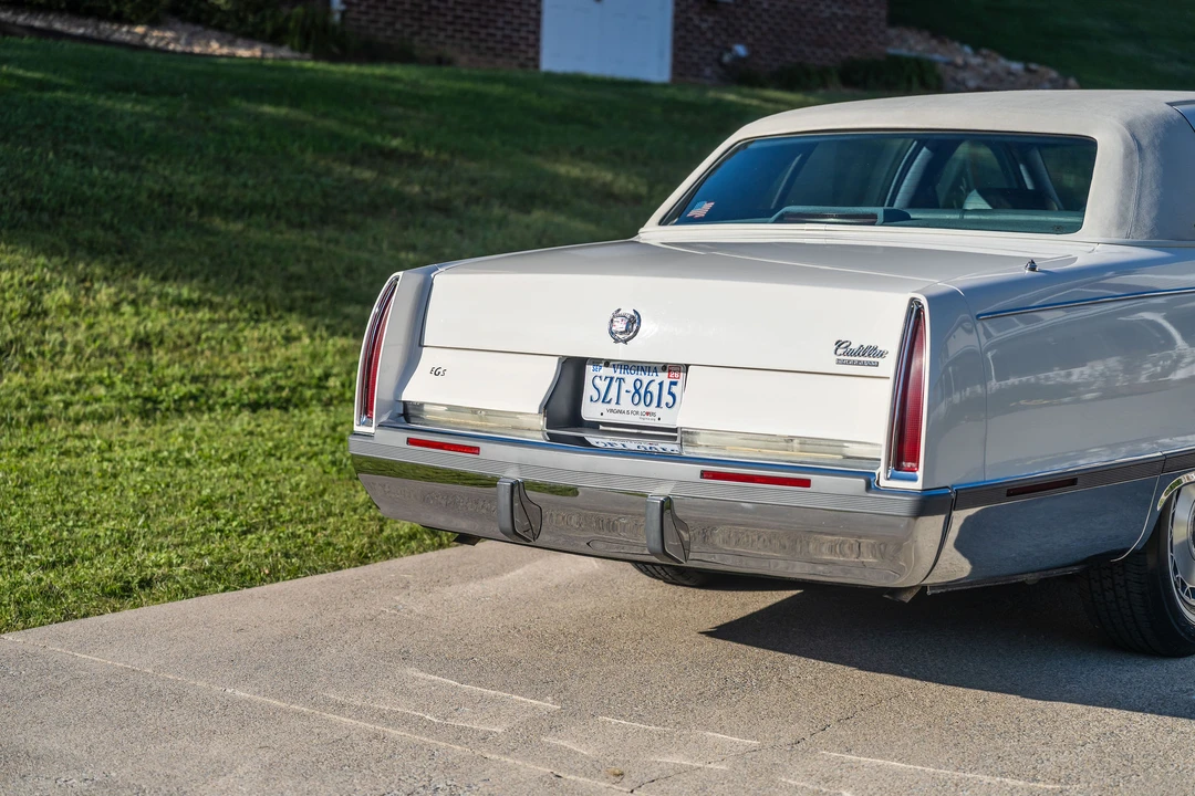1996 Cadillac Fleetwood - Image 19 of 31
