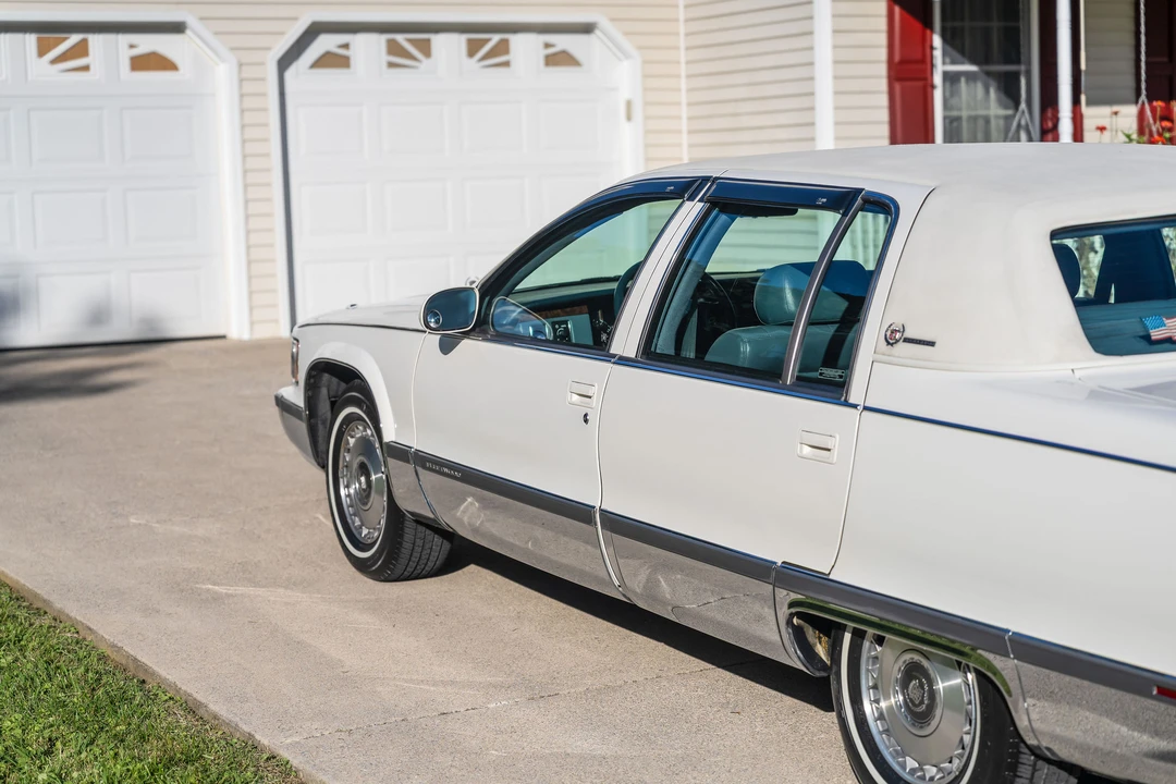1996 Cadillac Fleetwood - Image 23 of 31