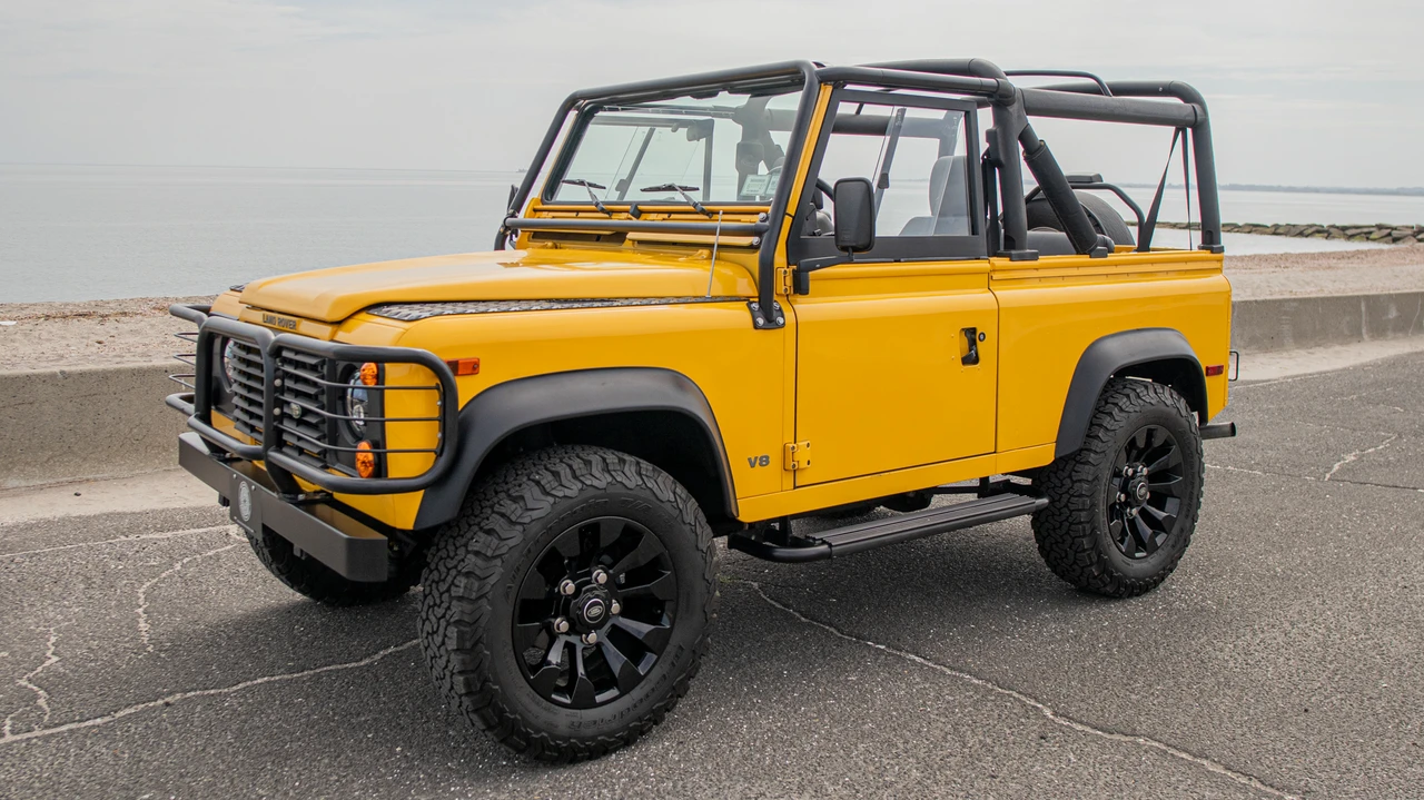 1997 Land Rover Defender 90 - Image 2 of 31